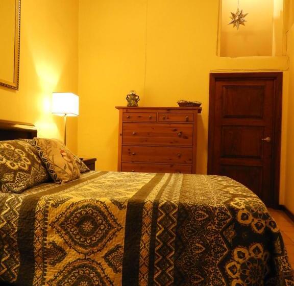 اتاق لوکس, El Viejo Zaguan By Lunian