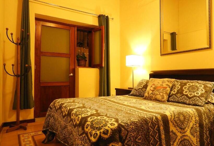 اتاق لوکس, El Viejo Zaguan By Lunian