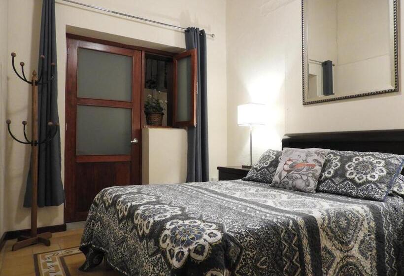 اتاق لوکس, El Viejo Zaguan By Lunian