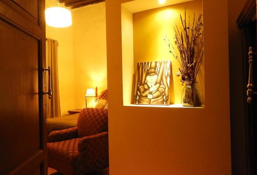 اتاق لوکس, El Viejo Zaguan By Lunian