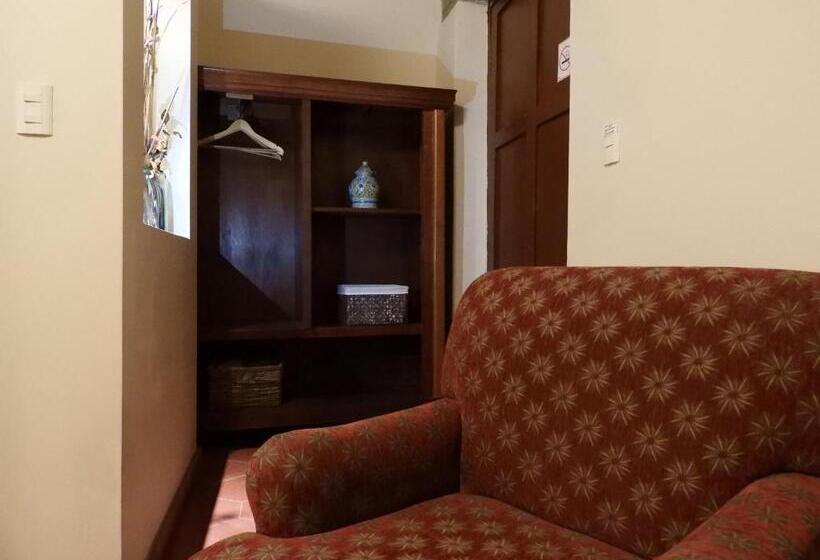 اتاق لوکس, El Viejo Zaguan By Lunian