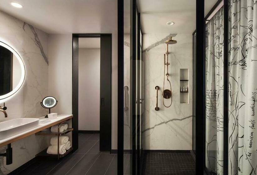 غرفة قياسية مطلة على المدينة, Emc2, Autograph Collection