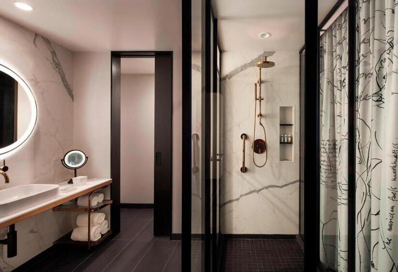 غرفة قياسية مطلة على المدينة, Emc2, Autograph Collection