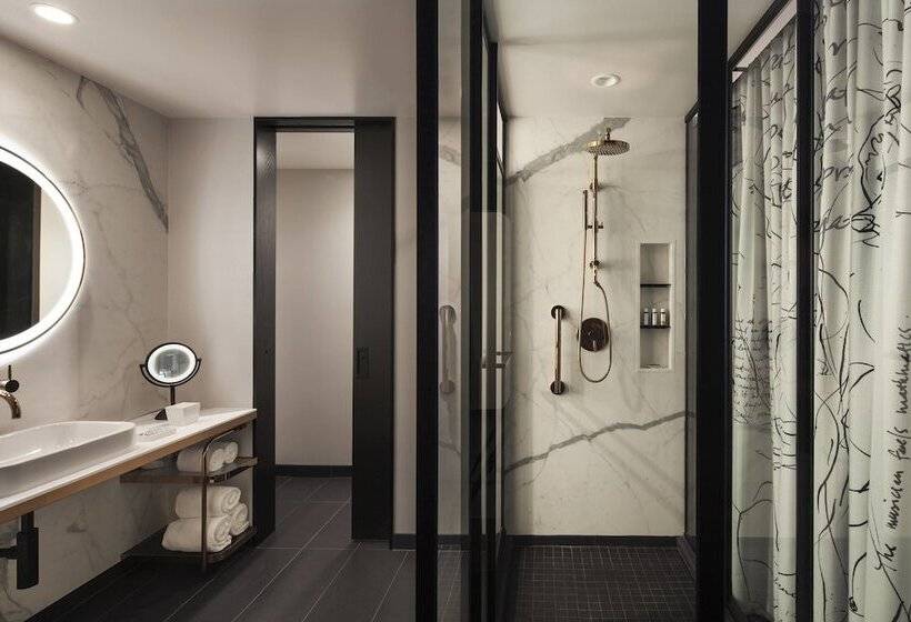 غرفه قياسيه سريرين مزدوجين, Emc2, Autograph Collection