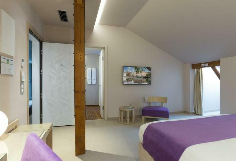 阁楼房, Hydrama Grand