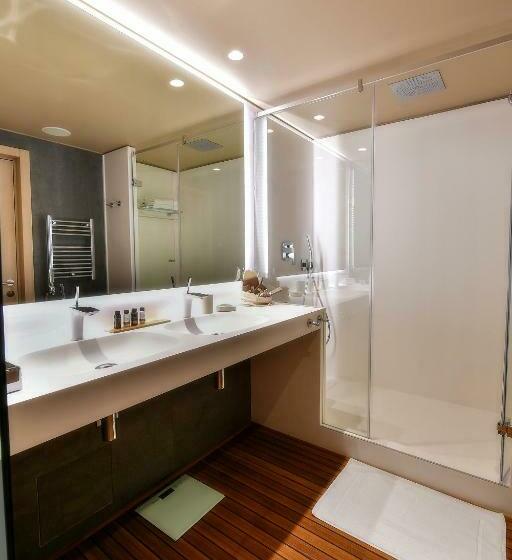 可观景的套房, Hydrama Grand