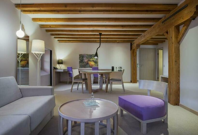 可观景的套房, Hydrama Grand