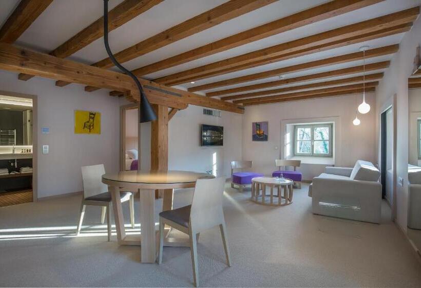 可观景的套房, Hydrama Grand