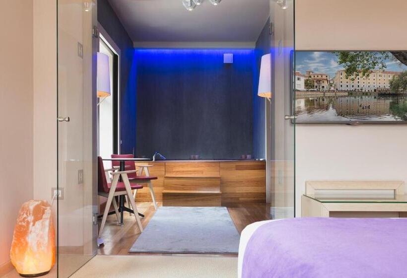 套房, Hydrama Grand