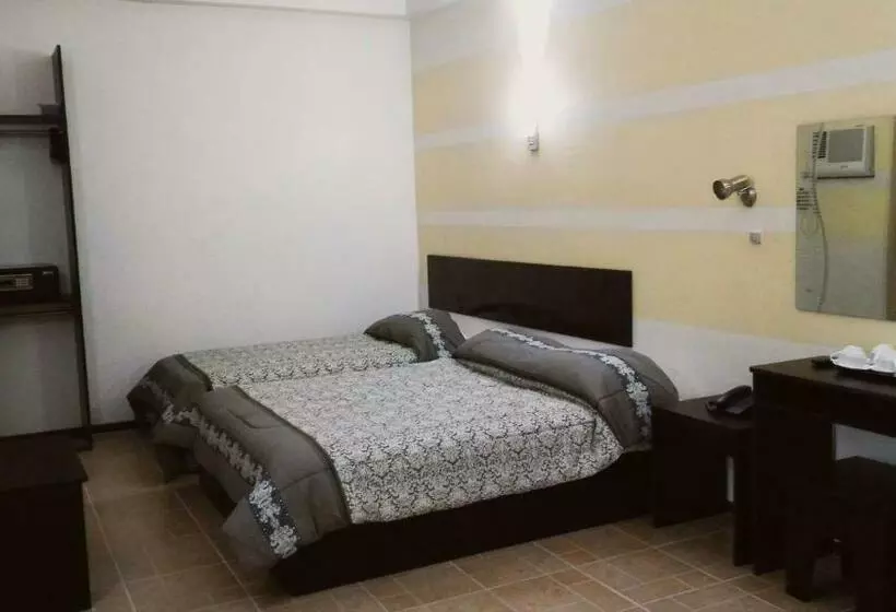 Deluxe Kolmen Hengen Huone, Metro Park Hotel Mandaue