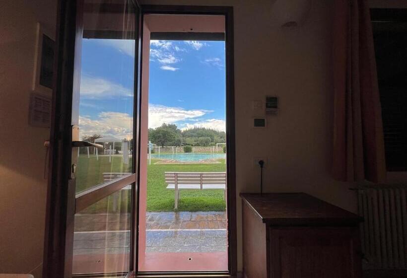 Номер Стандарт, Relais Santa Genoveffa