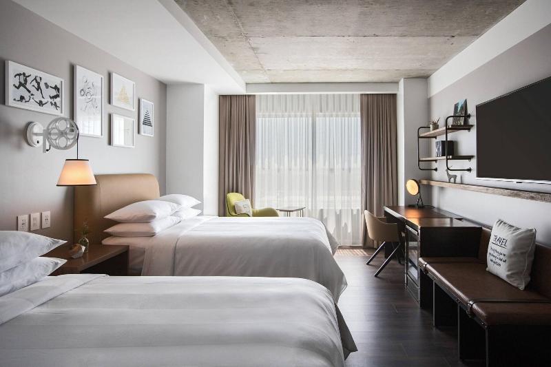 Номер Клуб, Renaissance Atlanta Airport Gateway