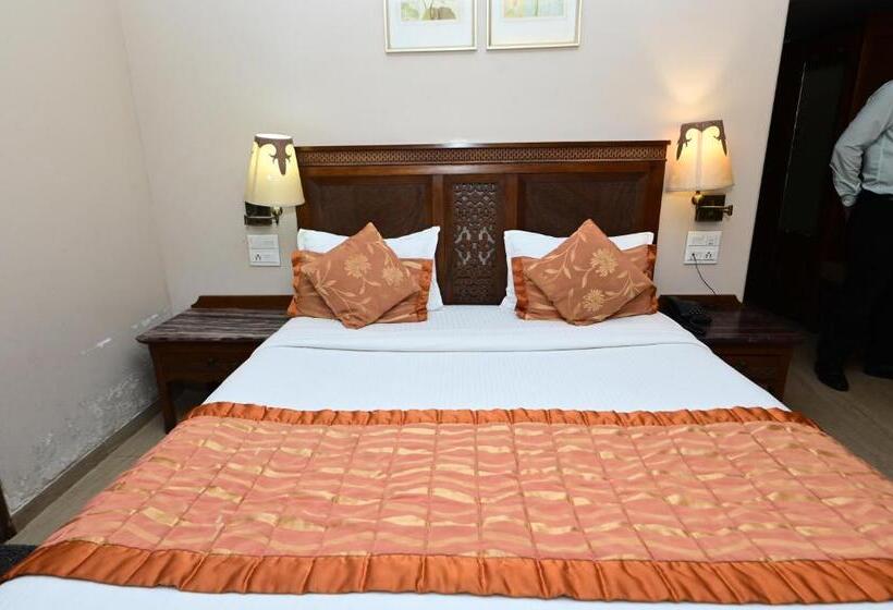 Superior Room, Sai Inn