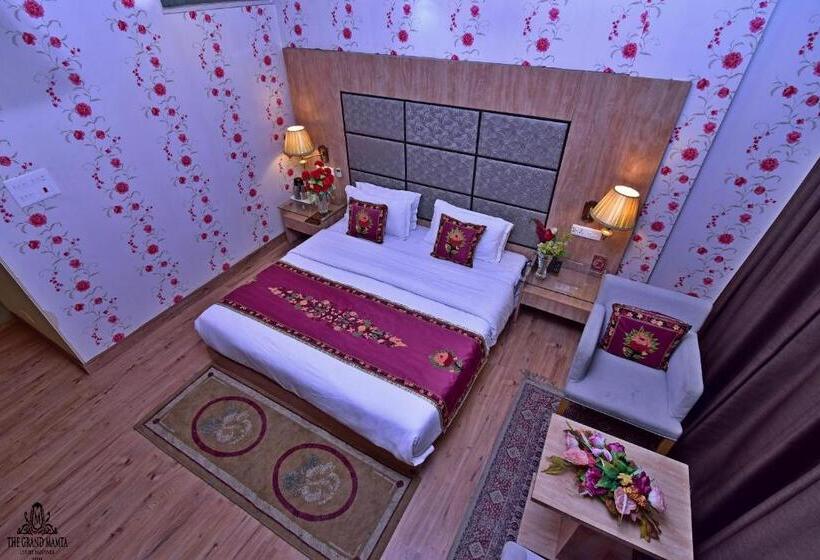 디럭스 스위트, The Grand Mamta