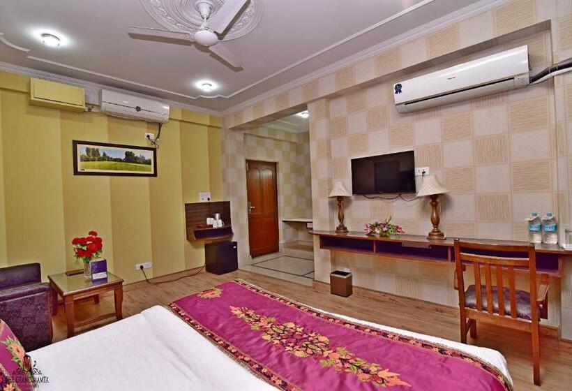 디럭스 룸, The Grand Mamta