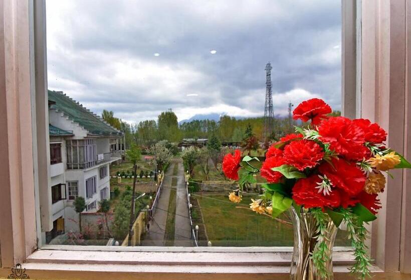 디럭스 룸, The Grand Mamta