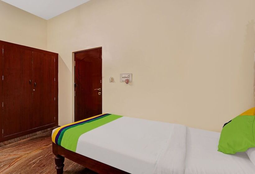 اتاق لوکس, Treebo Grace Inn, 3 Min Walk From Promenade Beach