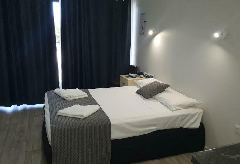 スタンダードルーム, Queens Beach