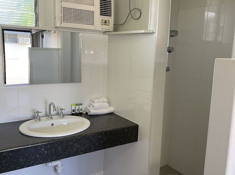 スタンダードルーム, Queens Beach