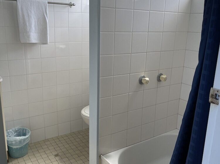 スタンダードルーム, Queens Beach