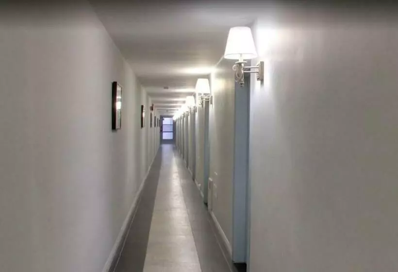 اتاق استاندارد, 6267 Persepolis Inn