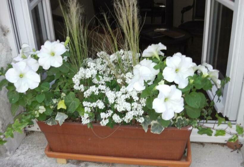 غرفة قياسية, Les Chambres De Charlotte