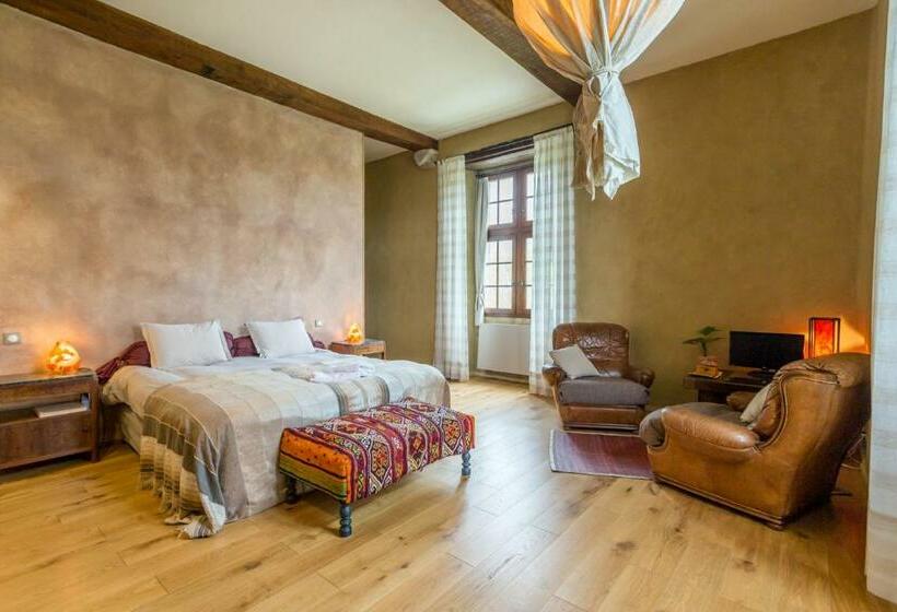 标准间, Les Fous Du Village