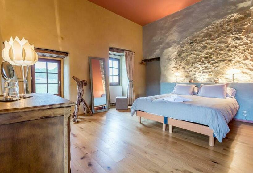 四人标准间, Les Fous Du Village