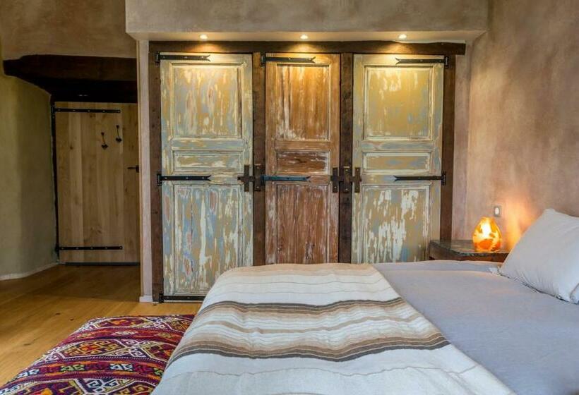 标准间, Les Fous Du Village