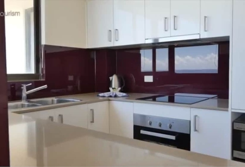 דירת חדר, Boulevard Towers