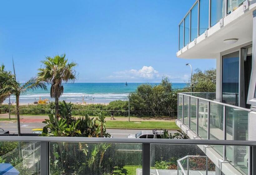 דירת חדר בקומת קרקע, Boulevard Towers