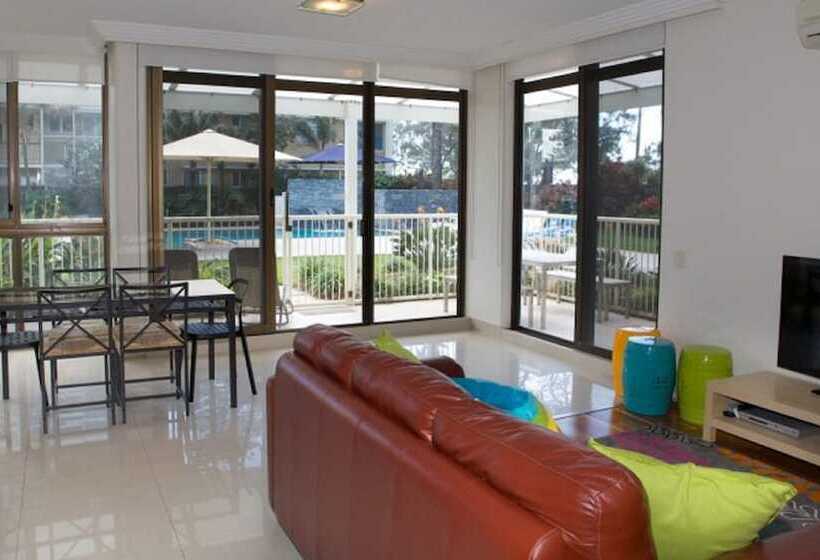 דירת חדר בקומת קרקע, Boulevard Towers