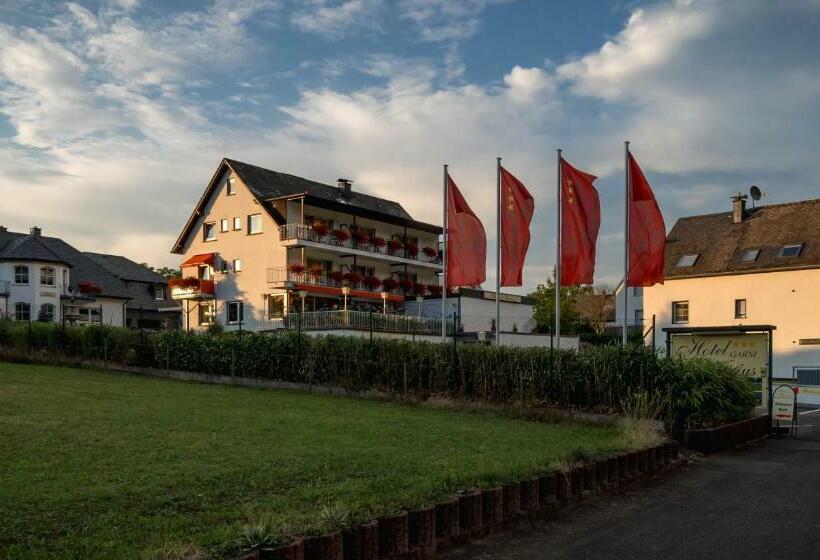 Номер Стандарт Вид на Сад, Bisenius