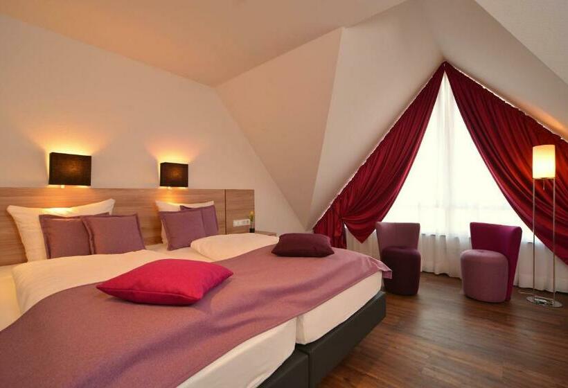 חדר סטנדרט, Das Crass