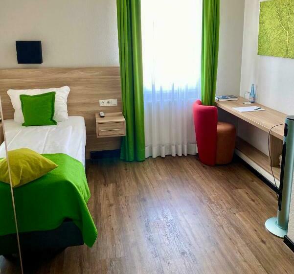 חדר סטנדרט יחיד, Das Crass