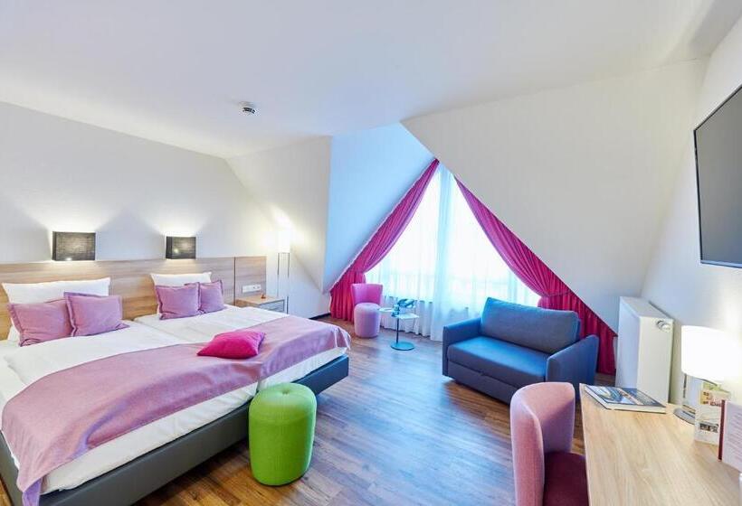 Номер Superior, Das Crass