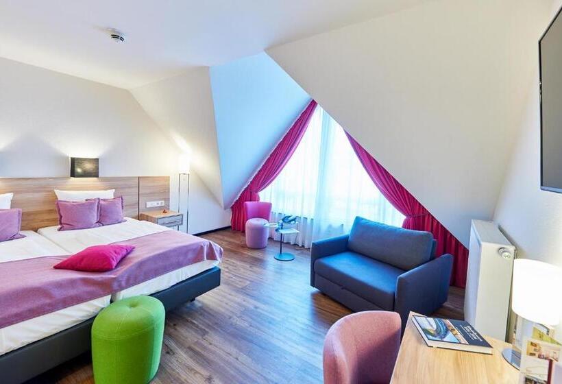 Номер Superior, Das Crass