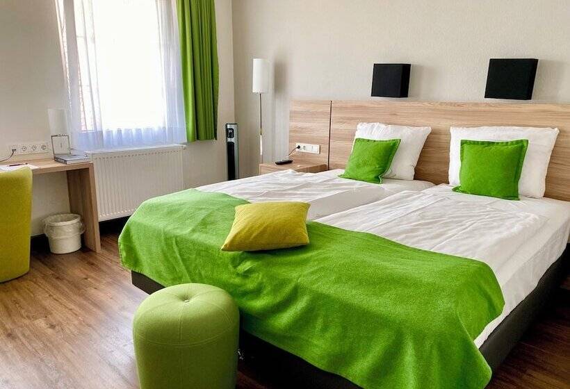 חדר סטנדרט, Das Crass