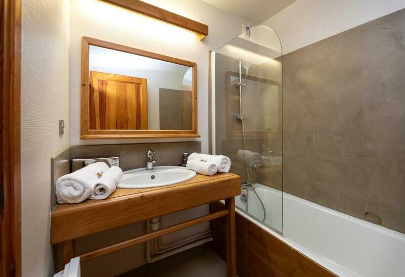 غرفة قياسية مطلة على الجبل, Du Golf