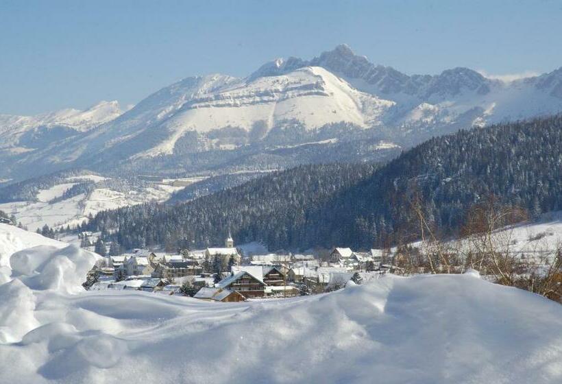 غرفة قياسية مطلة على الجبل, Du Golf