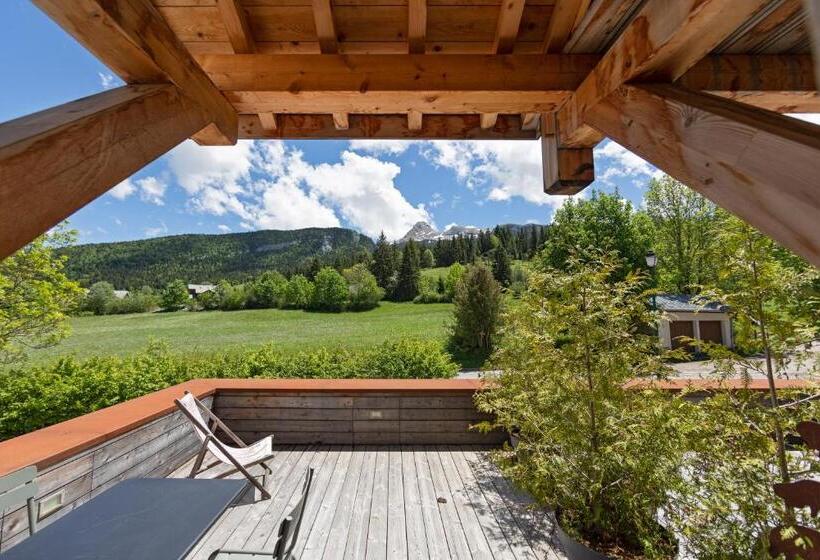 غرفة قياسية مطلّة علي الحديقة, Du Golf