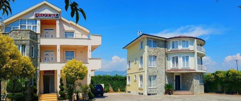 Quarto Triplo Basic, Emigranti