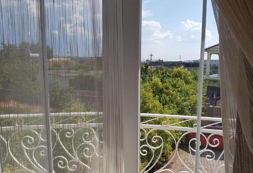 Quarto Deluxe com Balcão, Emigranti