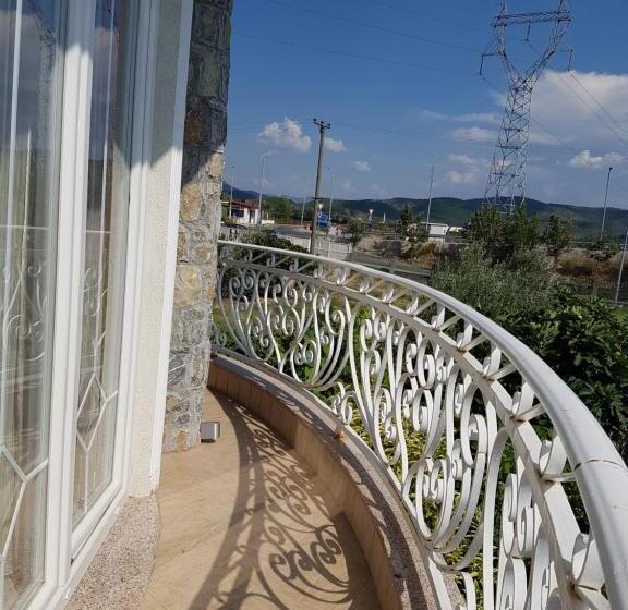 Quarto Deluxe com Balcão, Emigranti