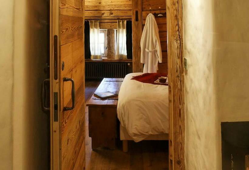 חדר משפחתי, Le Vieux Chalet