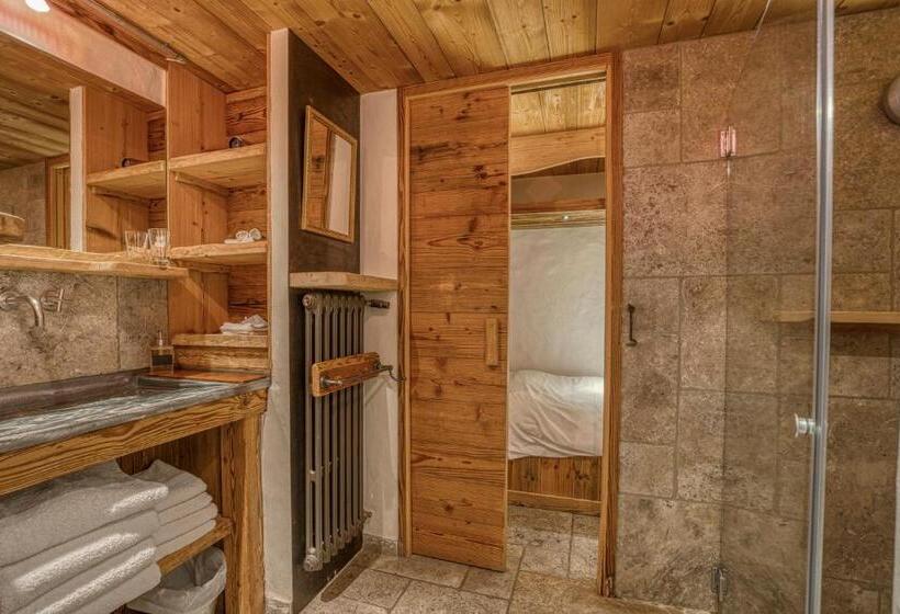 חדר משפחתי, Le Vieux Chalet