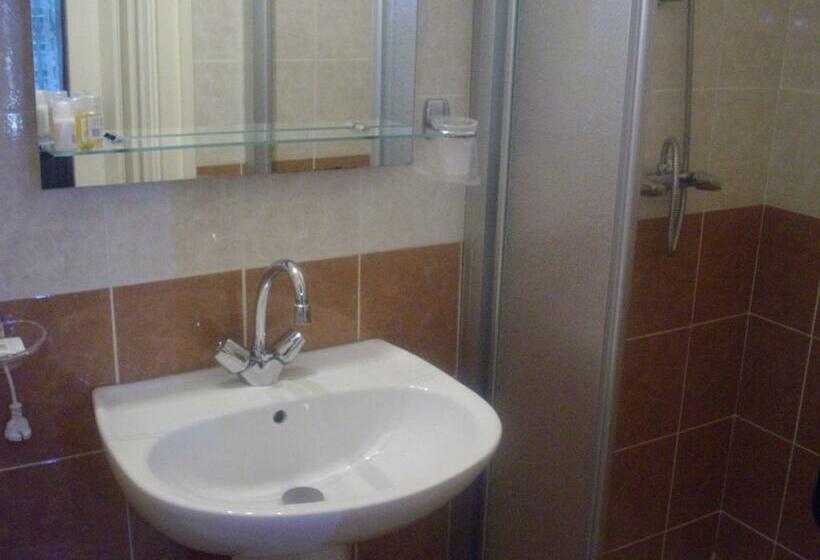 四人标准间, Hôtel Restaurant Anglade