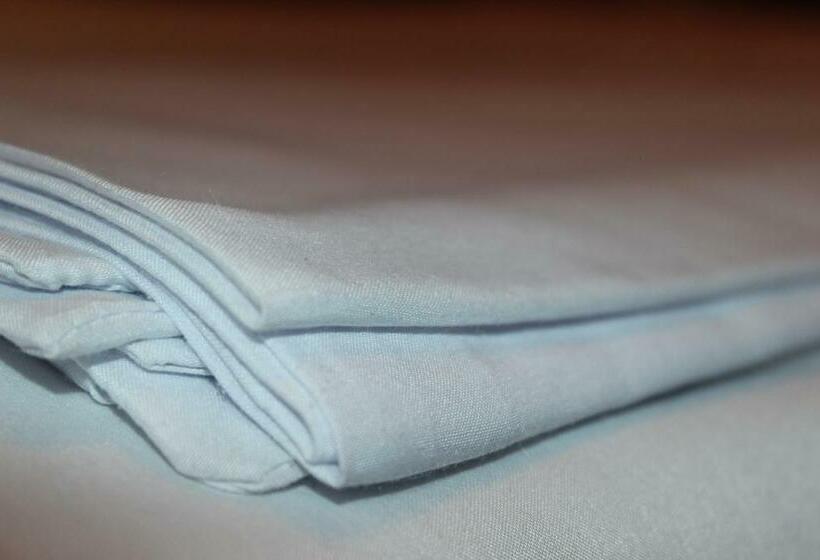 اتاق اکونومی, Peria