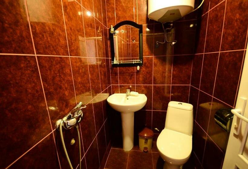 اتاق اکونومی, Peria