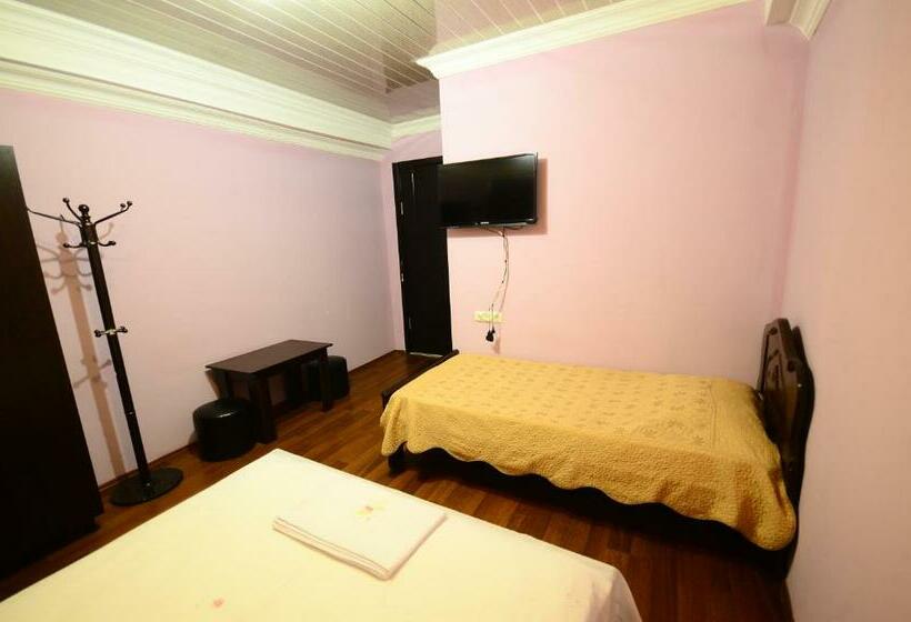 اتاق اکونومی, Peria